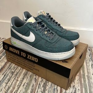 NIKE-AIR FORCE 1 ‘07-Size 8 US M/9.5 US W